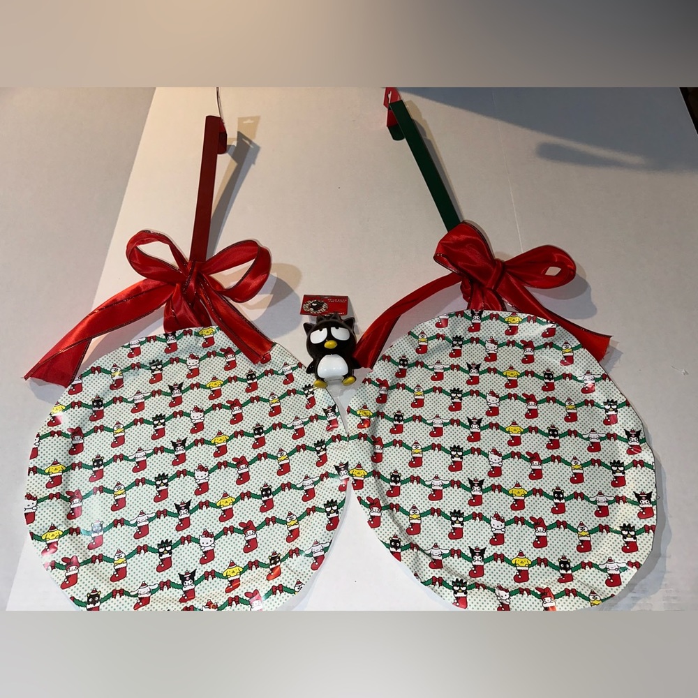 Hello kitty and friends pizza pans wreaths with hangers nwt and badtz maru nwt